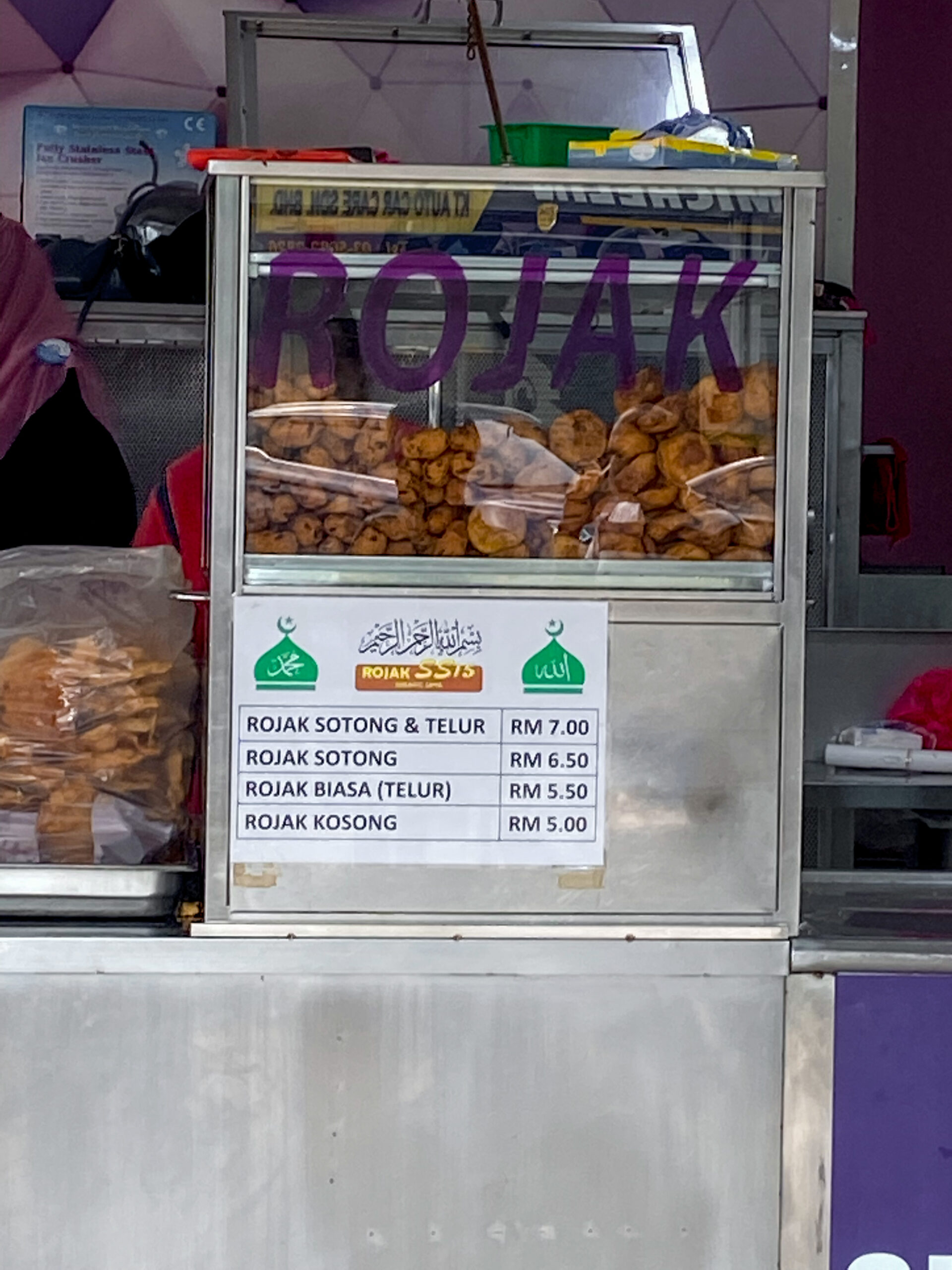 Queuing up for SS15's Famous Rojak and Cendol, it was 100% worth it! | OnlyFoodKL