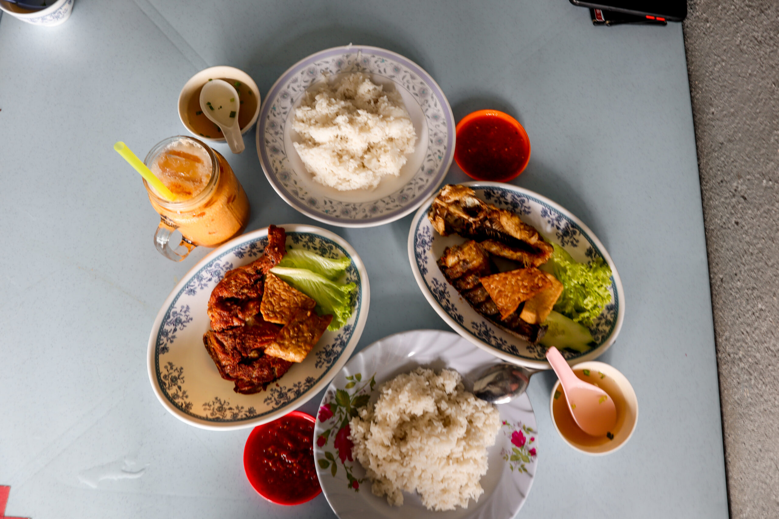 Randomly eating at this Shabby-Looking Sungai Besi Ayam Penyet Store and it was OK | OnlyFoodKL