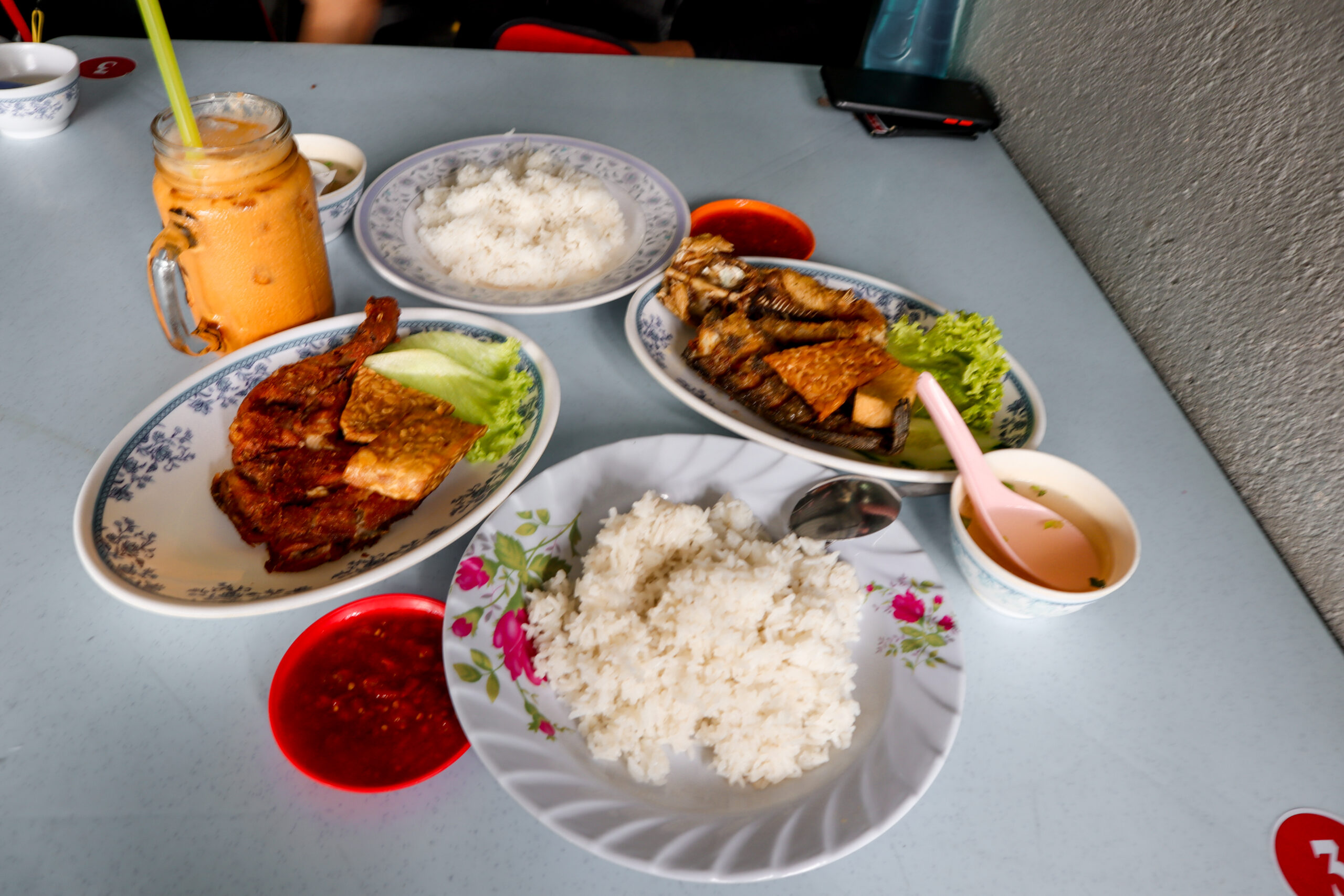 Randomly eating at this Shabby-Looking Sungai Besi Ayam Penyet Store and it was OK | OnlyFoodKL